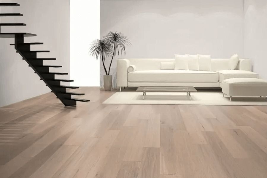 Sàn Gỗ Có Lau Được Bằng Nước Không? Hướng Dẫn Lau Sàn Gỗ Đúng Cách